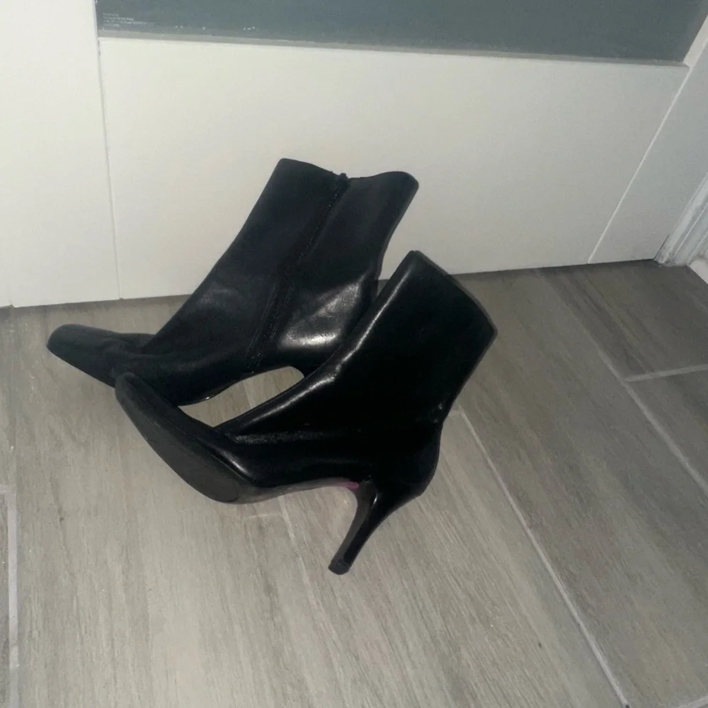 Nine West Black Leather Heeled Bootie - Picture 3 of 3